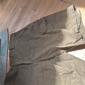 Izod Men's Khaki Cargo Shorts